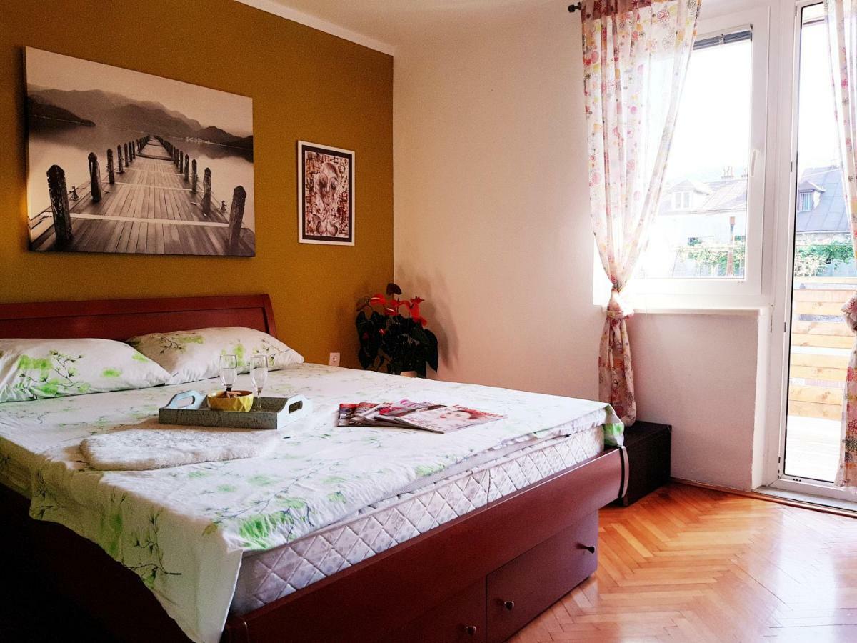 Apartment The Royal Square เซทินเจ ภายนอก รูปภาพ