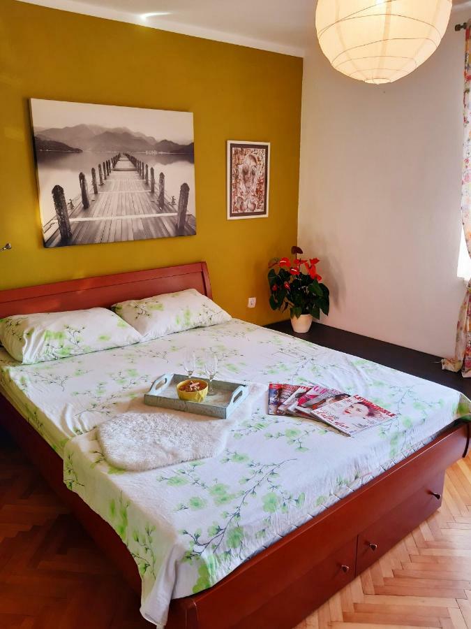 Apartment The Royal Square เซทินเจ ภายนอก รูปภาพ