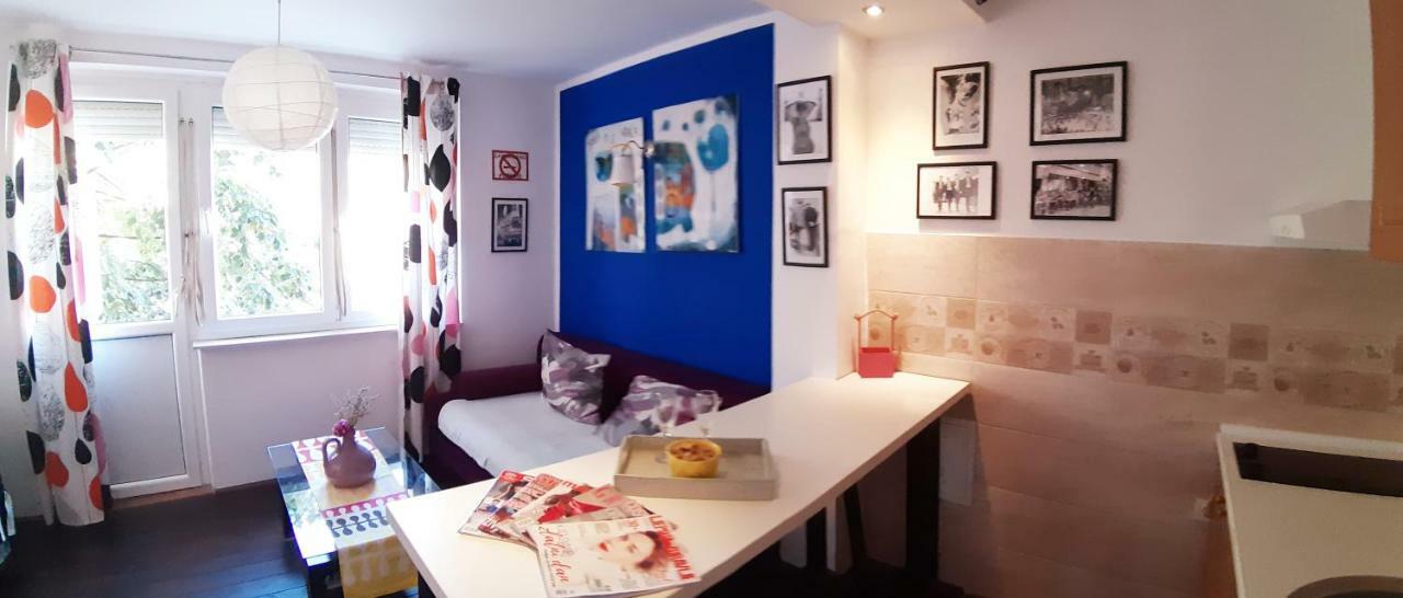 Apartment The Royal Square เซทินเจ ภายนอก รูปภาพ