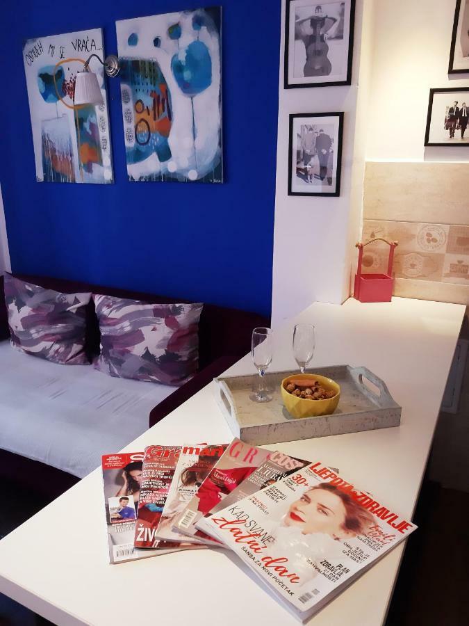 Apartment The Royal Square เซทินเจ ภายนอก รูปภาพ